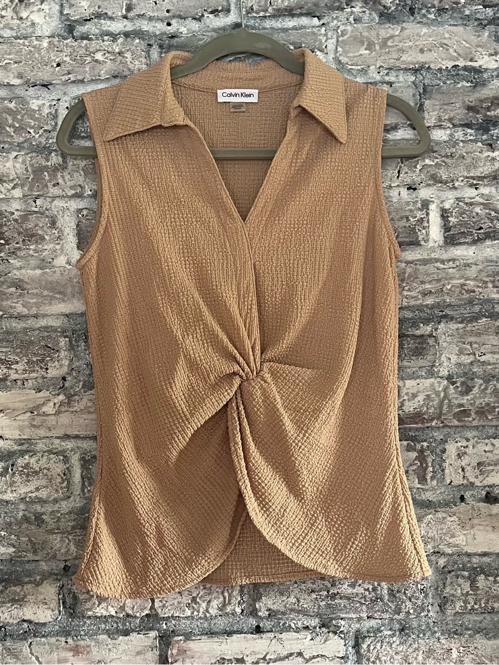 Calvin Klein Sleeveless Twist-Front Top in Camel just enough spandex like new